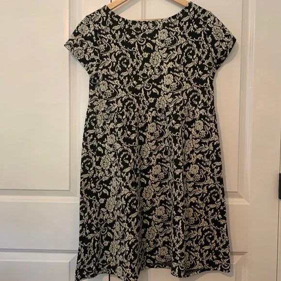 Tapestry Empire Waist Maternity Dress - Picture 7 of 7